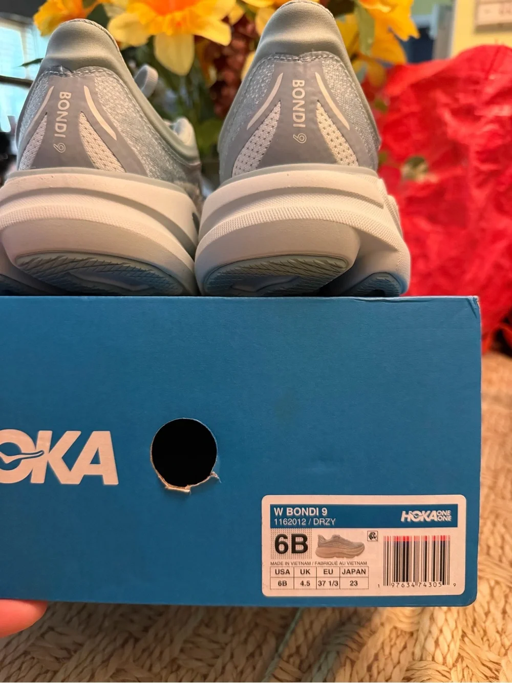 HOKA Women's Bondi 9 sz 6 woman new in box $175 plus tax sneakers!!!